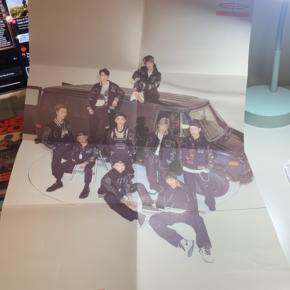 NCT 127 C-version (red) - Picture 3 of 6